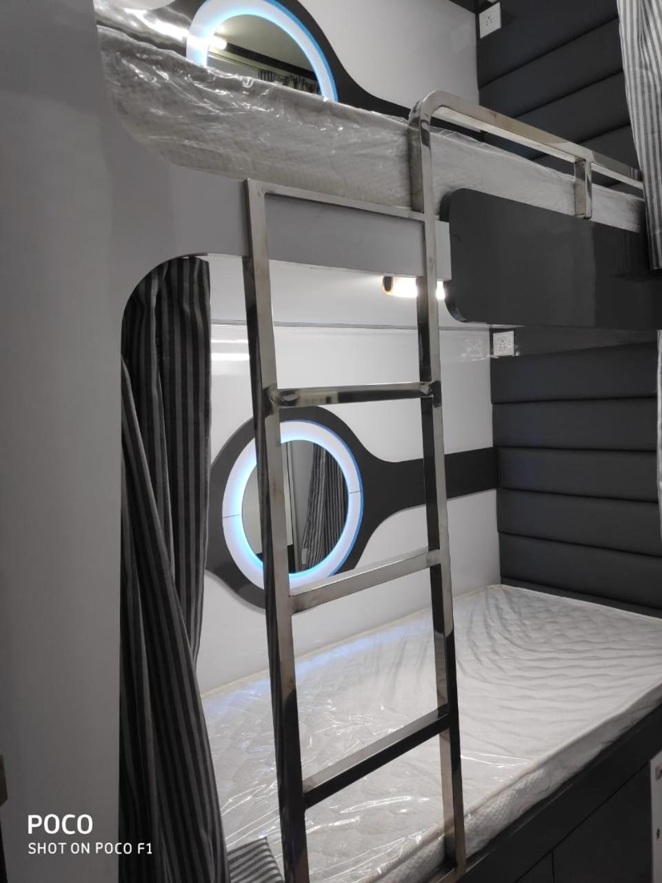 Ocean Dormitory Mumbai Bagian luar foto