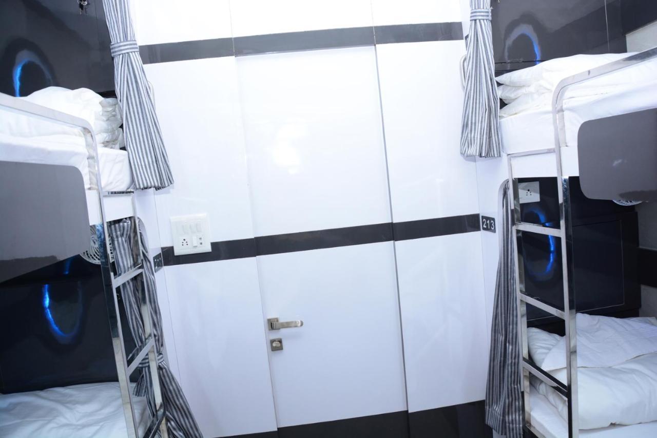 Ocean Dormitory Mumbai Bagian luar foto