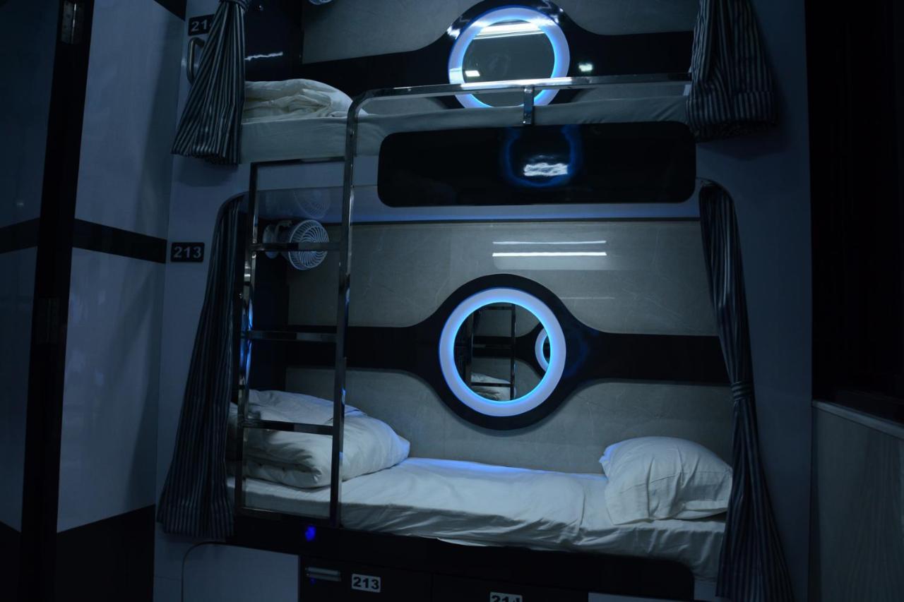 Ocean Dormitory Mumbai Bagian luar foto