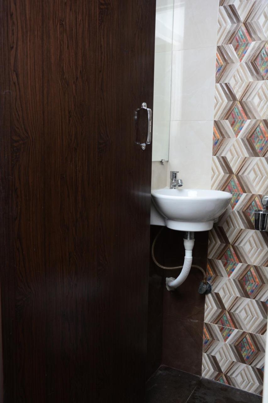 Ocean Dormitory Mumbai Bagian luar foto