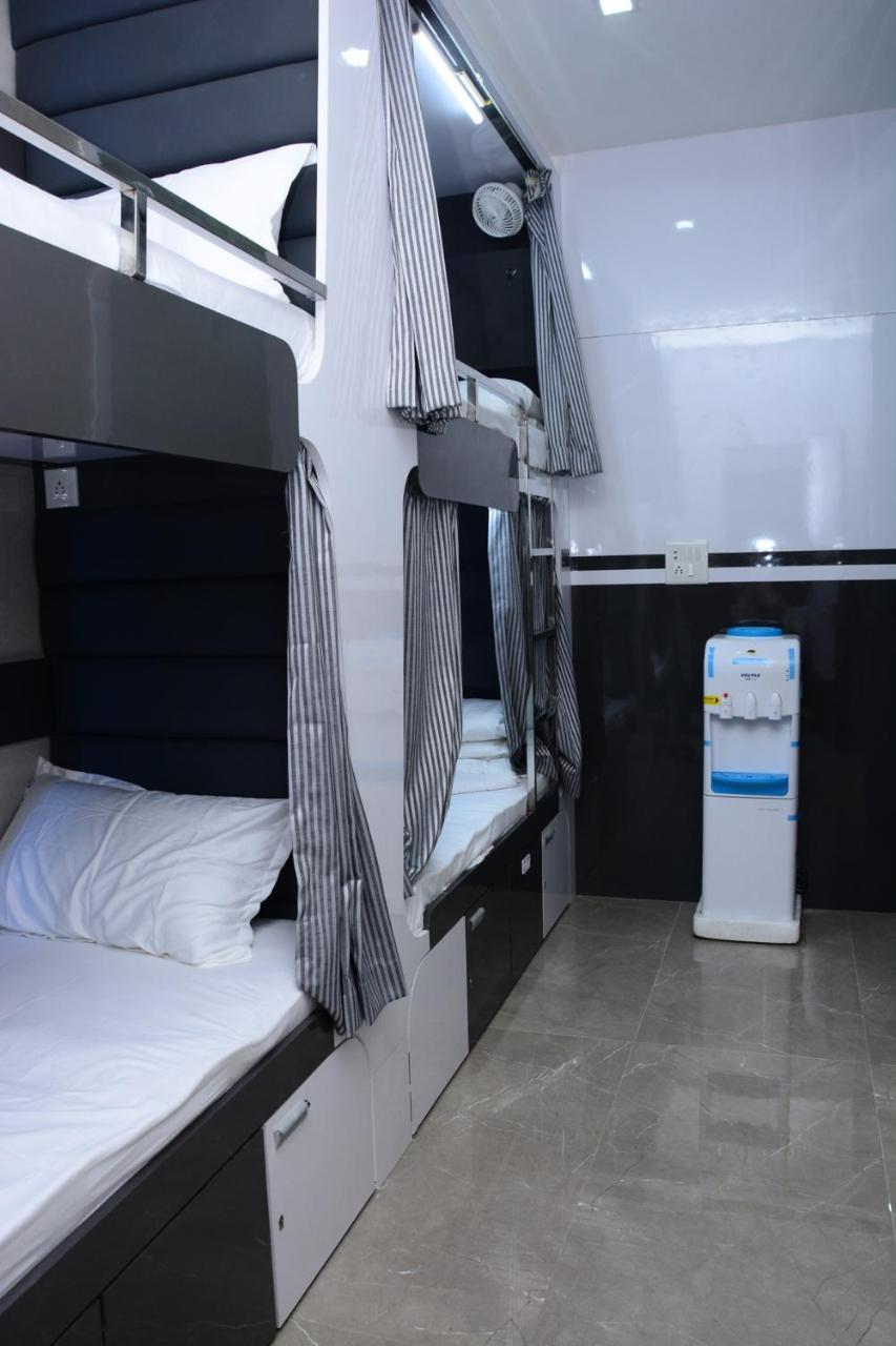 Ocean Dormitory Mumbai Bagian luar foto