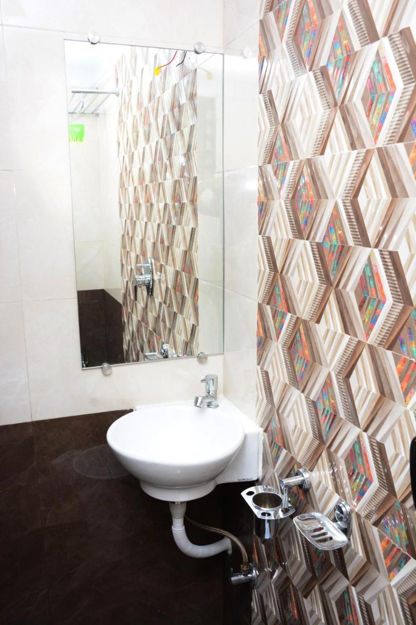 Ocean Dormitory Mumbai Bagian luar foto
